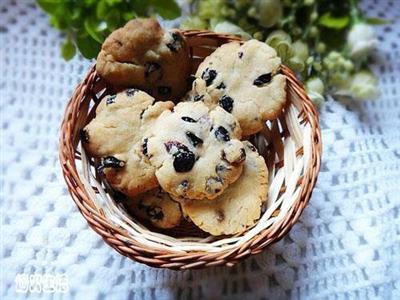 Black and white biscuits