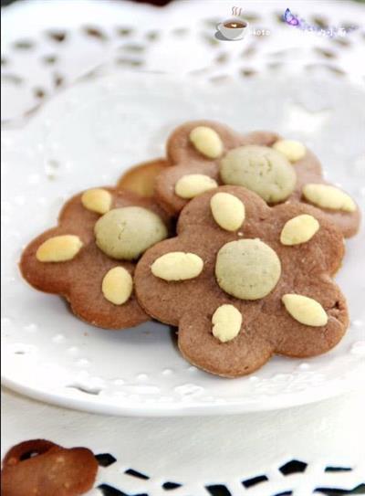 Three-colored flower biscuits