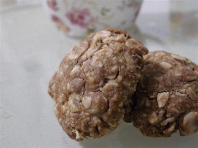 Cabbage and oatmeal cookies