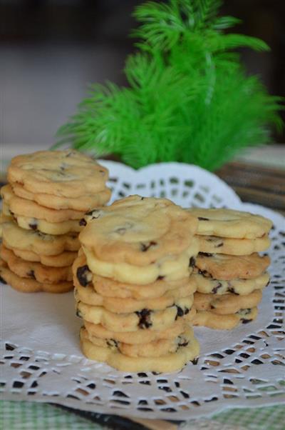 Black and white biscuits