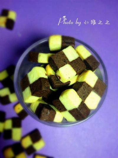 Two-colored checkered cookies