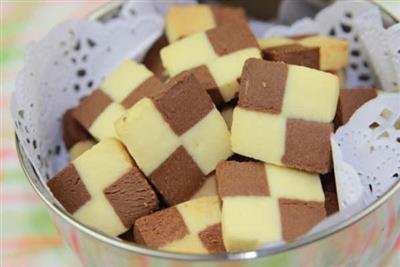 Two-colored checkered cookies