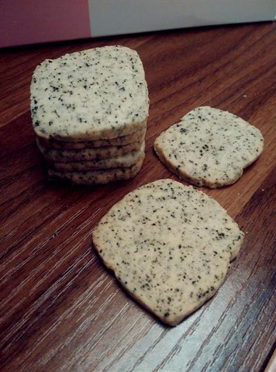 Super-scented black tea biscuits