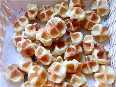 Coconut egg yolk biscuits