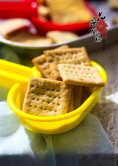 Tofu and crackers