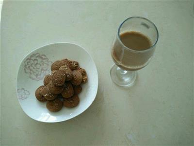 Café saborosa pequeña gallita galleta