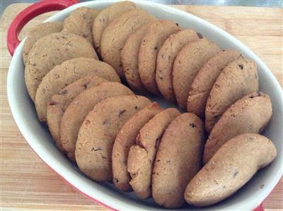 Café chocolate de frijoles y galletas