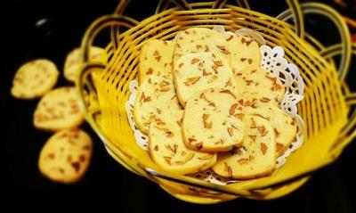 Scented date butter biscuits