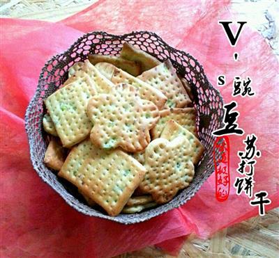 Whole peas and soda biscuits