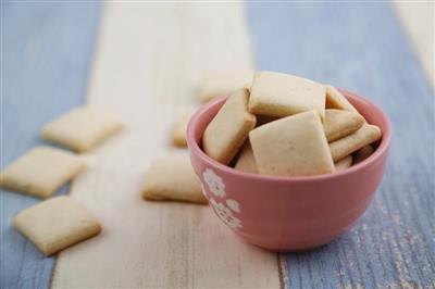 Leche cuadrada pequeña galleta