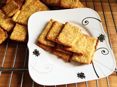 Coconut biscuits with coconut