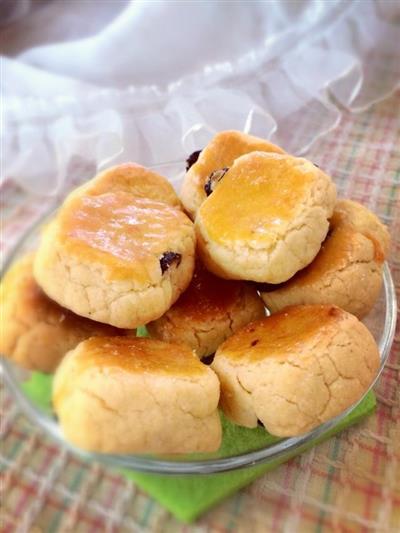 Grapefruit and egg cream biscuits