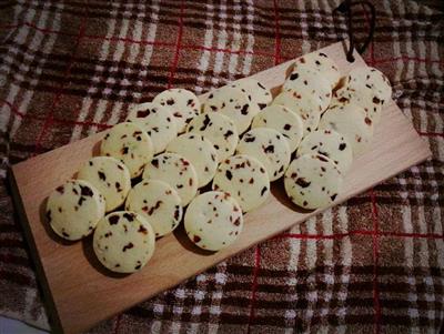 Light cream version of the cranberry cookie