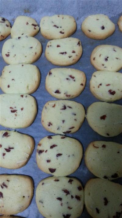 Cranberry and almond cookies