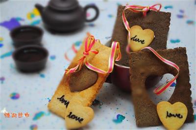 Heart-shaped cookies - a gift for Valentine's Day