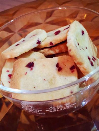 Cranberry cookies and chocolate cookies