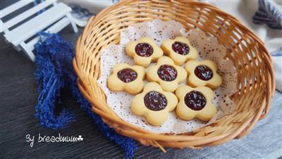 Blueberry and jelly biscuits