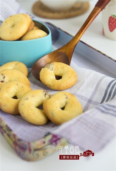 Wine-flavored biscuits