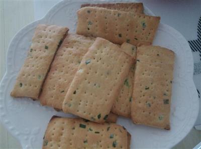 Onion soup and biscuits