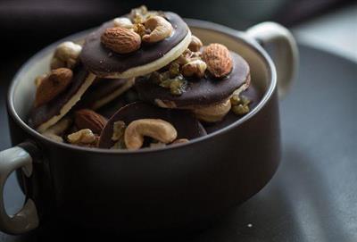 Chocolate and nut cakes