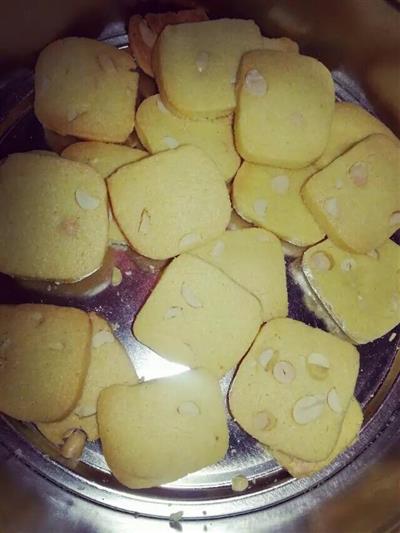 Peanut cookies