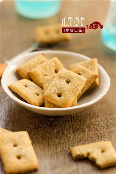 Sugar coarse wheat biscuits