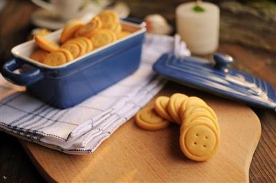 Egg yolk buttons and cookies