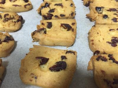 The lazy version of the cranberry cookie