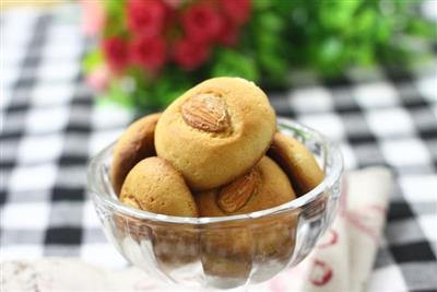 Small almond cookies