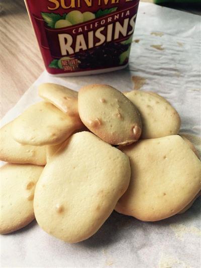 Egg yolk biscuits - a snack for children