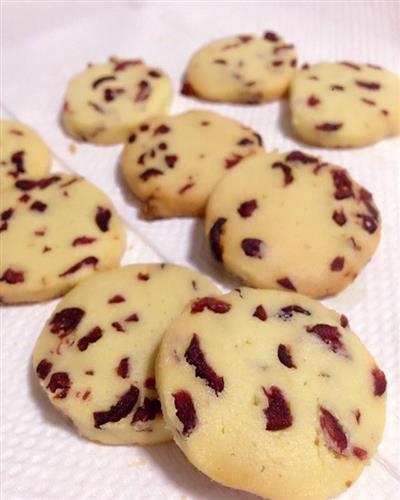 Ginger and cranberry cookies