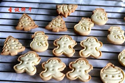 Los pequeñitos gustan de galletas de Navidad