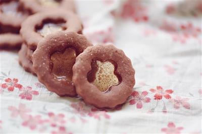 Strawberry glass heart cookies