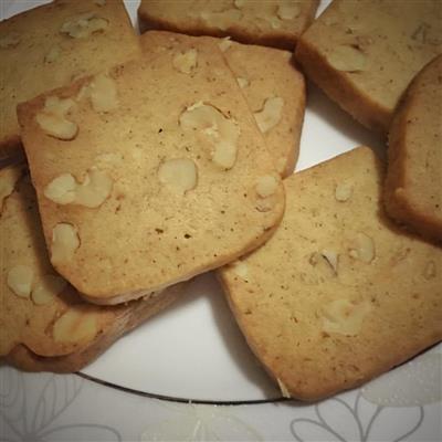 Warm cinnamon and walnut cookies