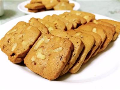 Red sugar walnut cookies