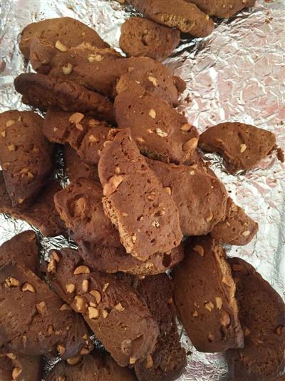 Milk chocolate and nuts cookies