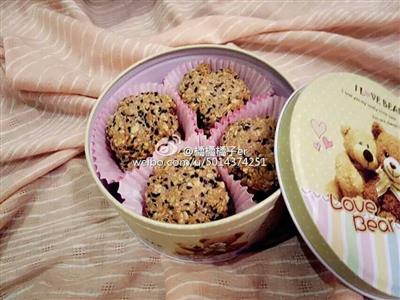 Black sesame and purple oatmeal cookies