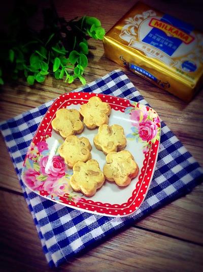 Butter and walnut cookies