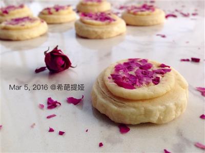 Chocolate cookies with flowers