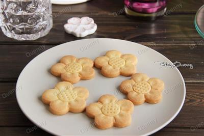 Flower biscuits