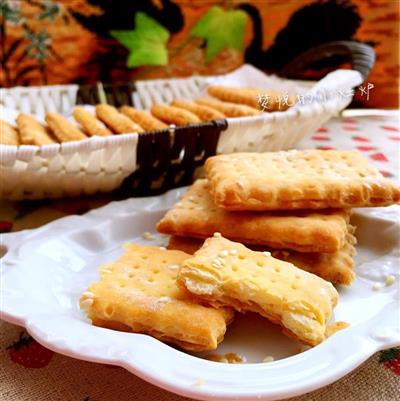 Sesame seeds and crackers