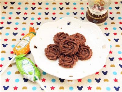 Chocolate de rosas y galletas