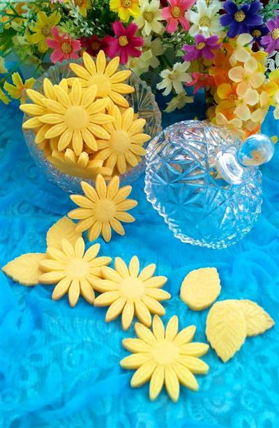 Flower cream cookies