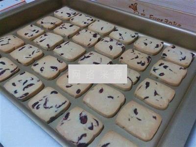 Cinnamon and cranberry biscuits