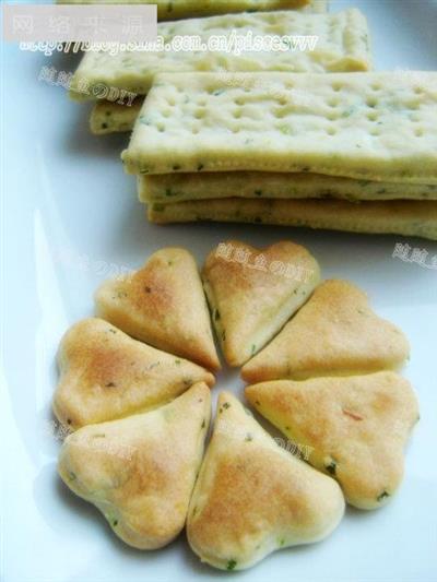 Onion soup and biscuits