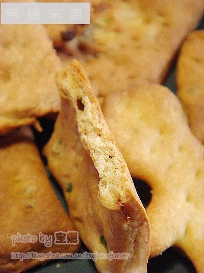 Onion and soda biscuits