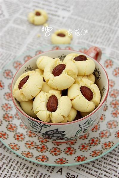 Margaret's almond cookies