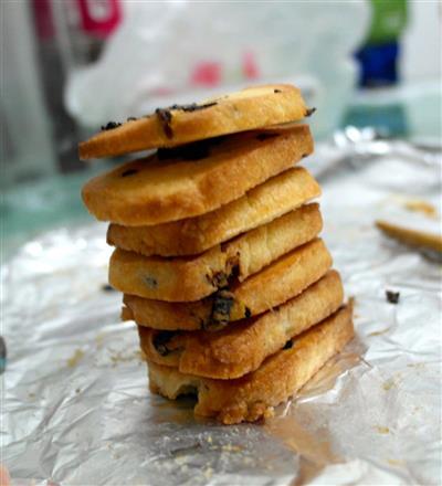 Black and white biscuits