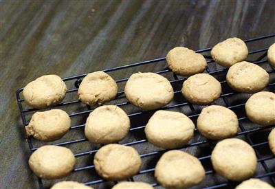 Vegetarian peanut butter biscuits without sugar