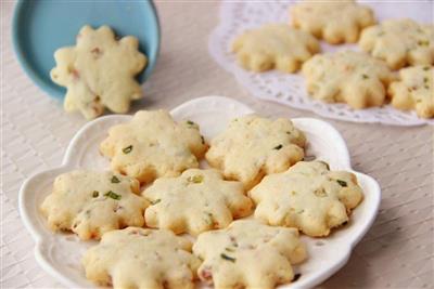 A los viejos también les gusta comer pequeña cosa corazón  .  cebolla aceite queso galletas